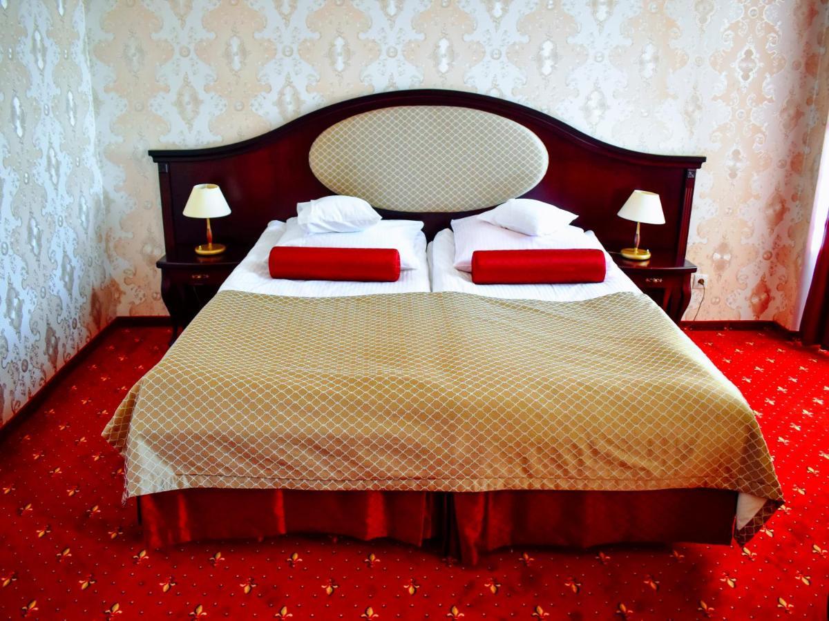 Hotel Zamek Krolewski W Rydzynie Rydzyna Exteriör bild
