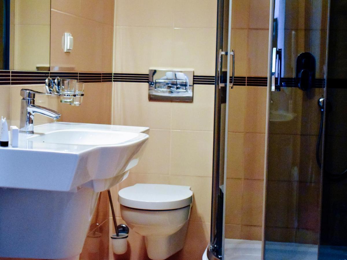 Hotel Zamek Krolewski W Rydzynie Rydzyna Exteriör bild