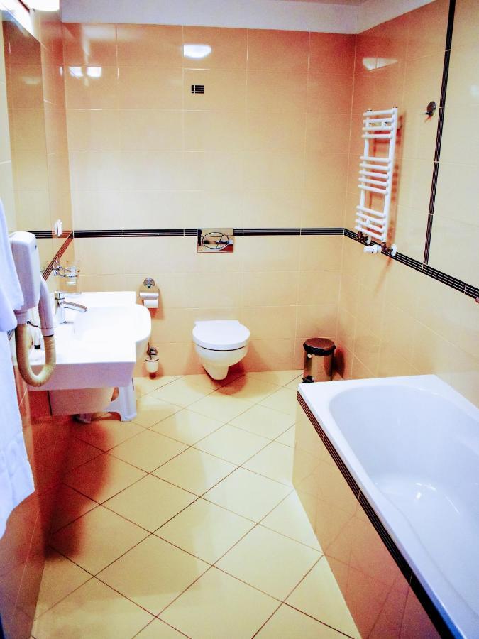 Hotel Zamek Krolewski W Rydzynie Rydzyna Exteriör bild
