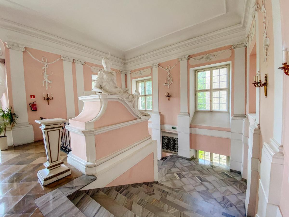 Hotel Zamek Krolewski W Rydzynie Rydzyna Exteriör bild
