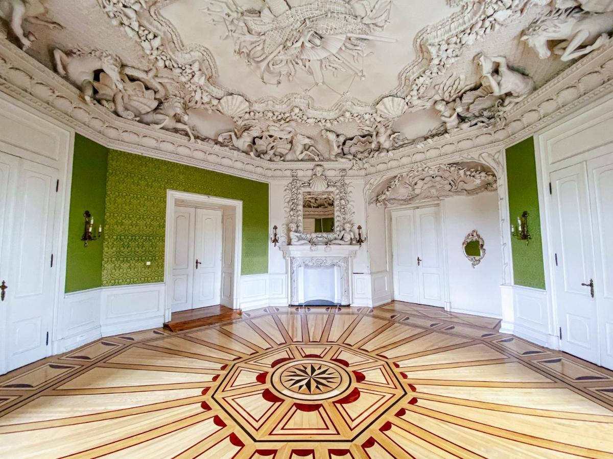 Hotel Zamek Krolewski W Rydzynie Rydzyna Exteriör bild
