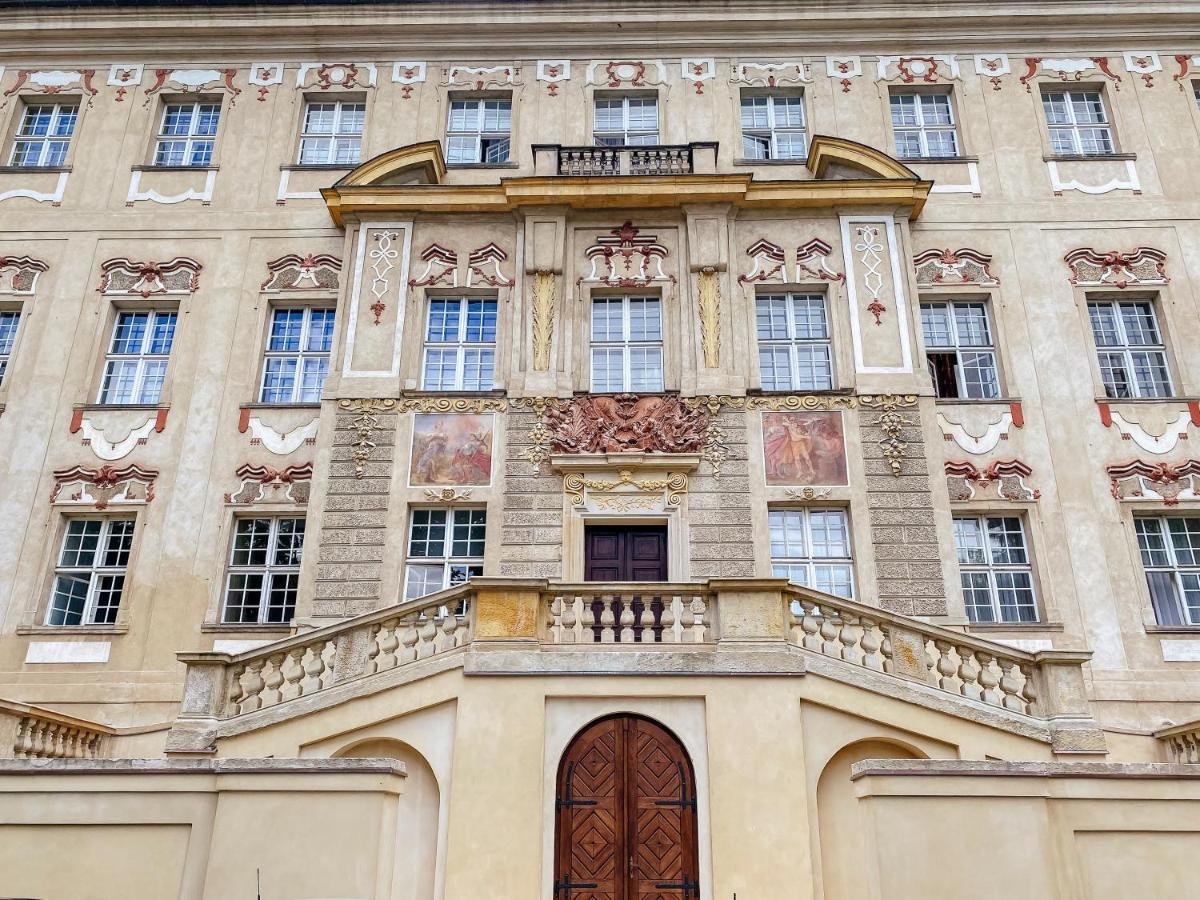 Hotel Zamek Krolewski W Rydzynie Rydzyna Exteriör bild