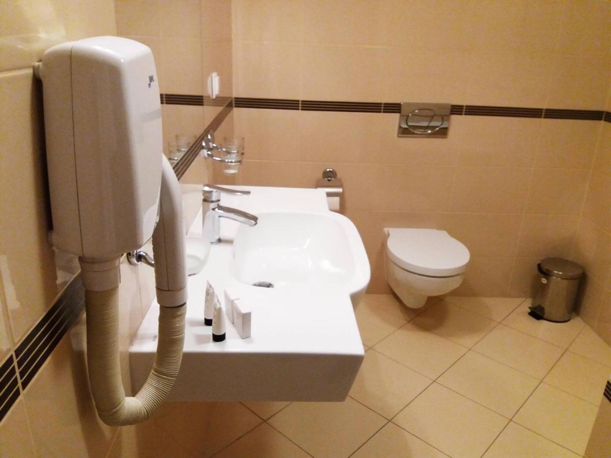 Hotel Zamek Krolewski W Rydzynie Rydzyna Exteriör bild